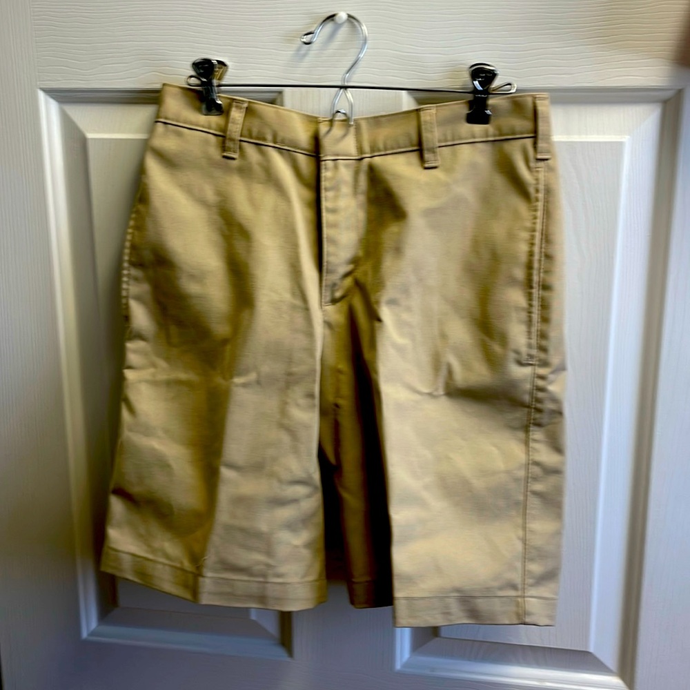 NET ,Tags still on men’s shorts. Can be worn with a school uniform
